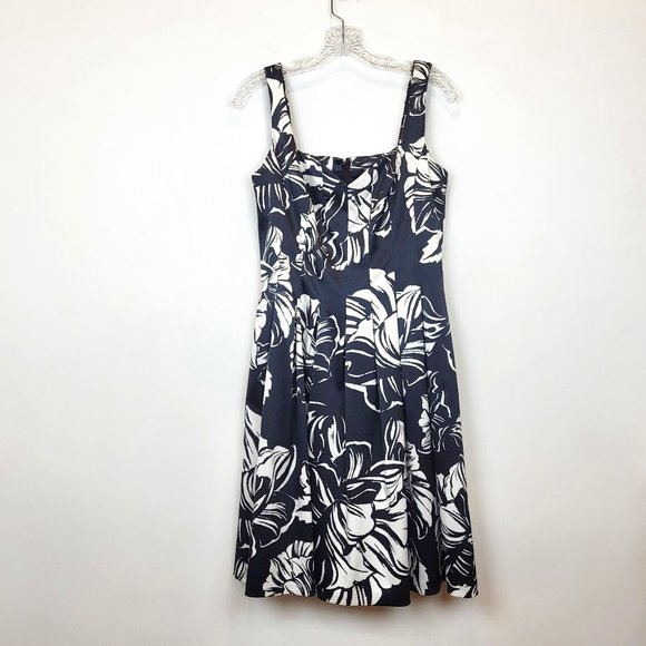White House Black Market Dresses & Skirts - White House Black Market Black Floral Fit and Flare Sleeveless Dress, Size 6 EUC